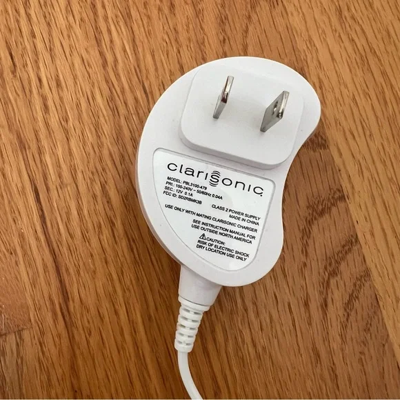 ✨ Clarisonic Mia 2 Sonic Facial Cleansing Brush – Never Used! ✨ - Picture 7 of 7